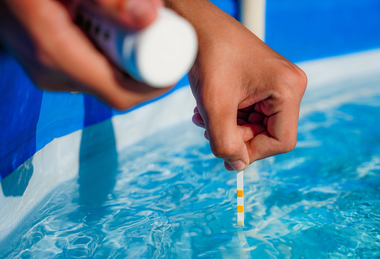 Un traitement de l’eau adapté pour une piscine propre et sécurisée