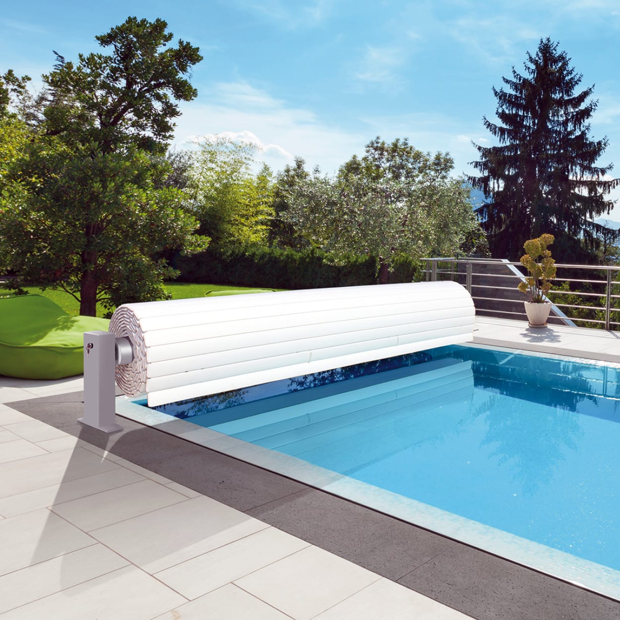 Votre volet motorisé piscine installé en 4 étapes